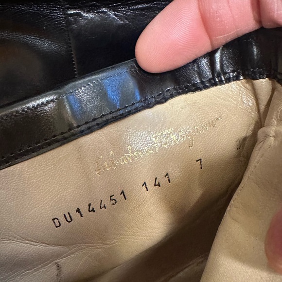 SALVATORE FERRAGAMO ITALIAN LEATHER ANKLE BOOTS WITH GANCINI BIT ZIPPER SIZE 7 - Picture 10 of 16